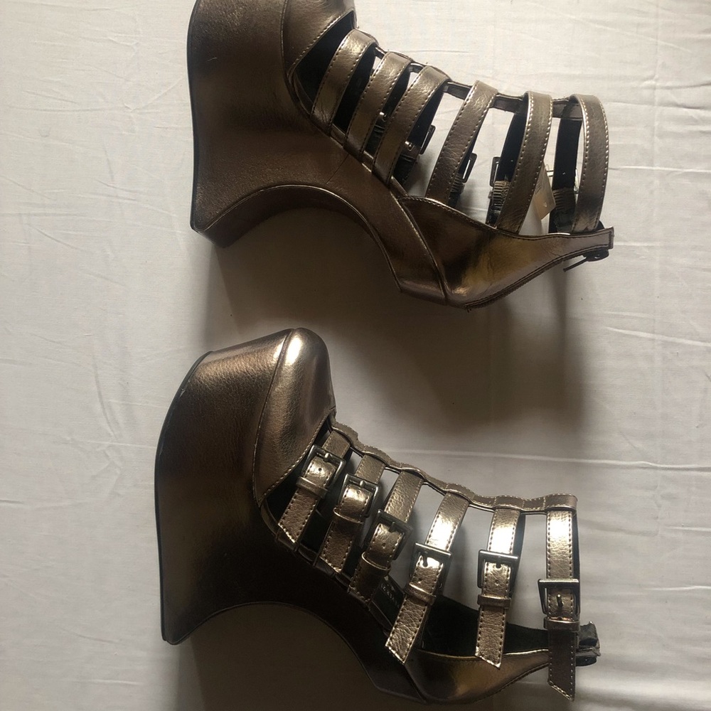 Forever 21 Heel-less shoes - Picture 9 of 12